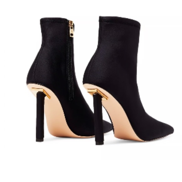 Good American NWT Black Neoprene zipper Ankle Bootie with Dust Bag.